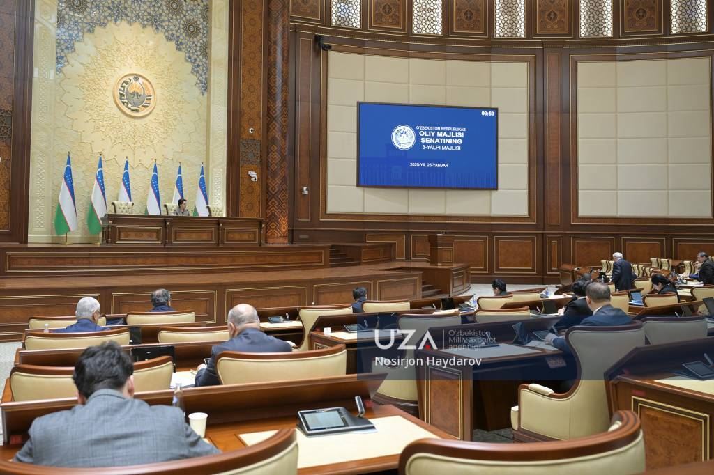 Учинчи ялпи мажлиснинг учинчи кунидан фоторепортаж