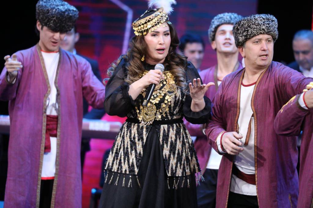 Podvalda rus pornosini tomosha qiling