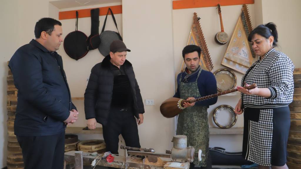 Санъат истеъдодларни кашф этади