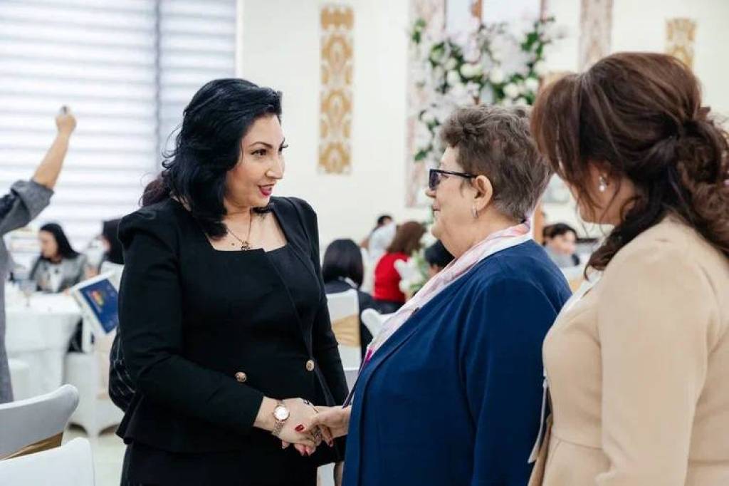 Qizlarning shaxsiy ziyofatlari Qizlarning shaxsiy ziyofatlari