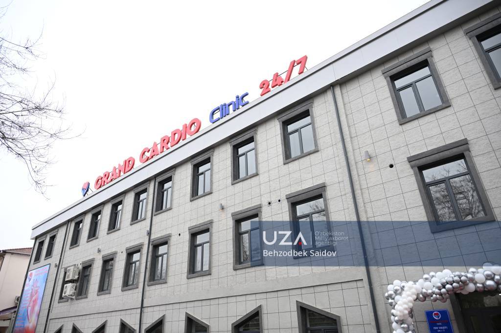 Buvilarning anal porno videolari Blowjob ikki xoroz bir ogizda bir vaqtning ozida