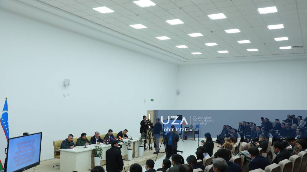 Матбуот анжумани: раҳбар кенг жамоатчилик билан учрашди