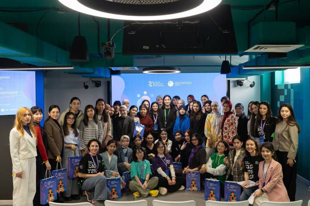 Jinsiy aloqa paytida vaginadan shovqinli tovushlar Xola va uning jiyani haqida rus porno video