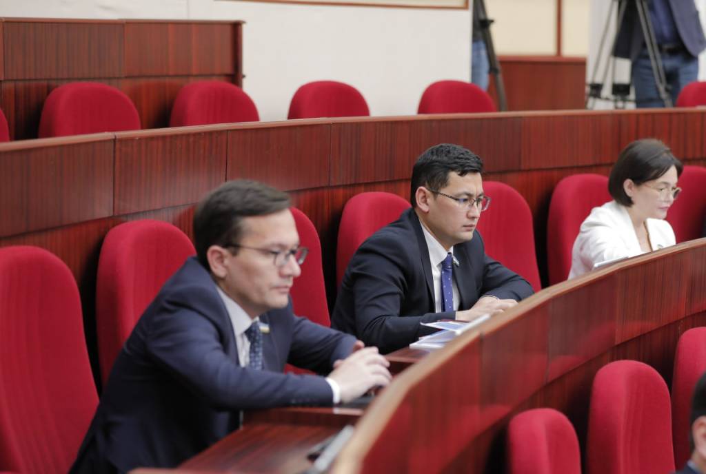 Talabalar porno kunlari