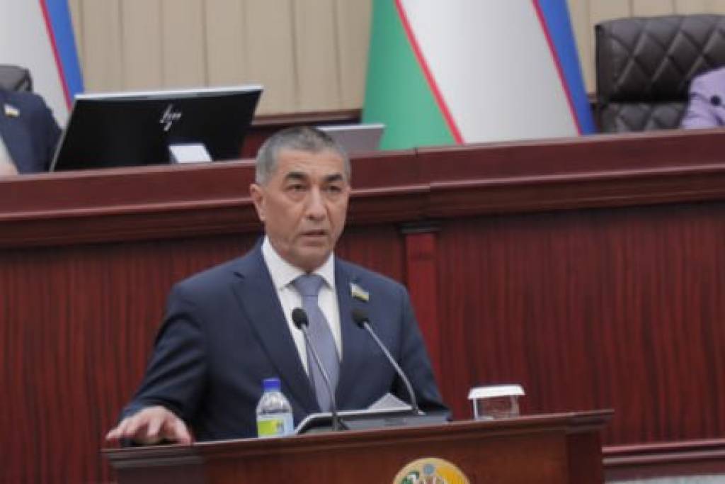 Juda qizgin godaklar kokraklari