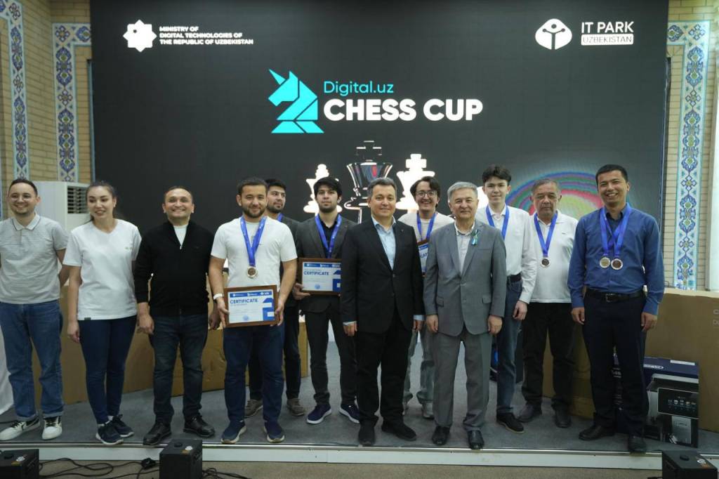 信息技术专业人士参加国际象棋比赛