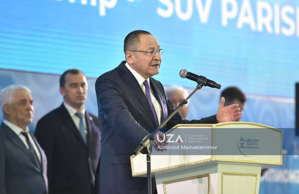 BDSM orqali ayollarni tayoq bilan urish