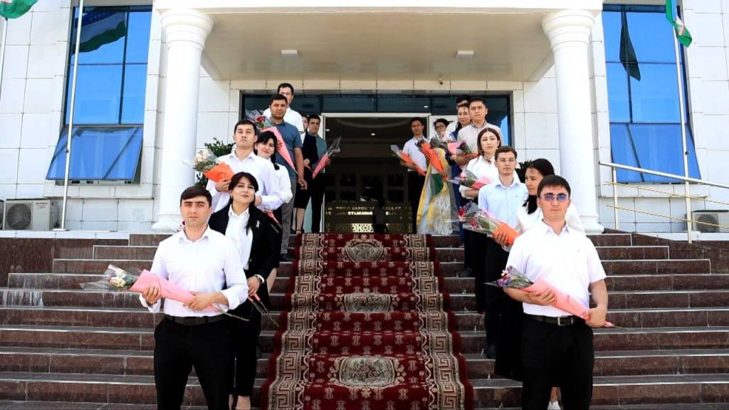 Ikki seksual qiz va bir erkak video Anal gozallik va qora tanli odam