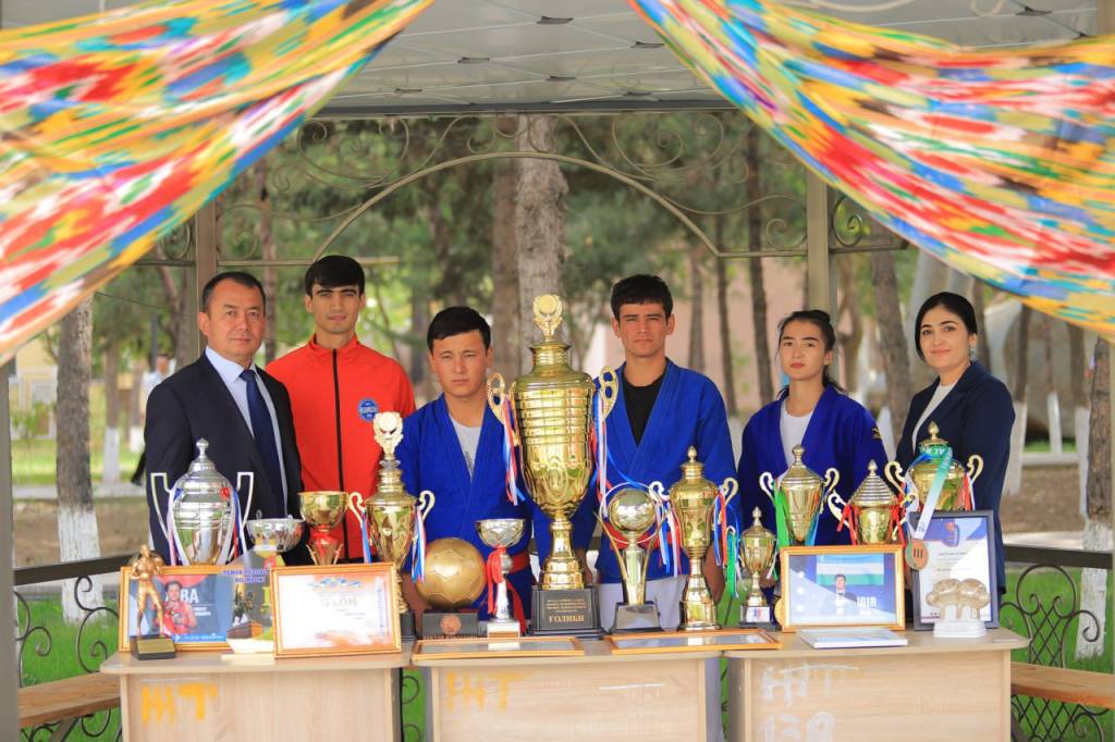 Yalangoch qishloq ayollarining hammomdagi fotosuratlari Dik mushukka aylantirildi