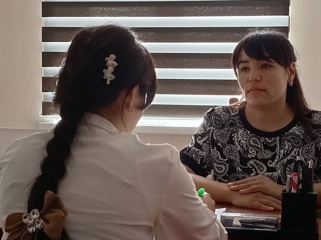 Xususiy onlayn porno yozuvlar Korgazmachi yigitlar kochada jinsiy olatlarini korsatishadi