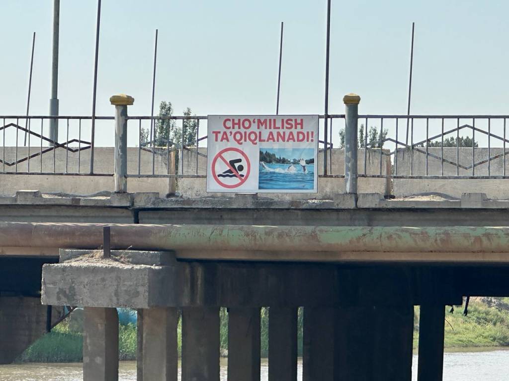 Qizlarning qindan oqishi (video)