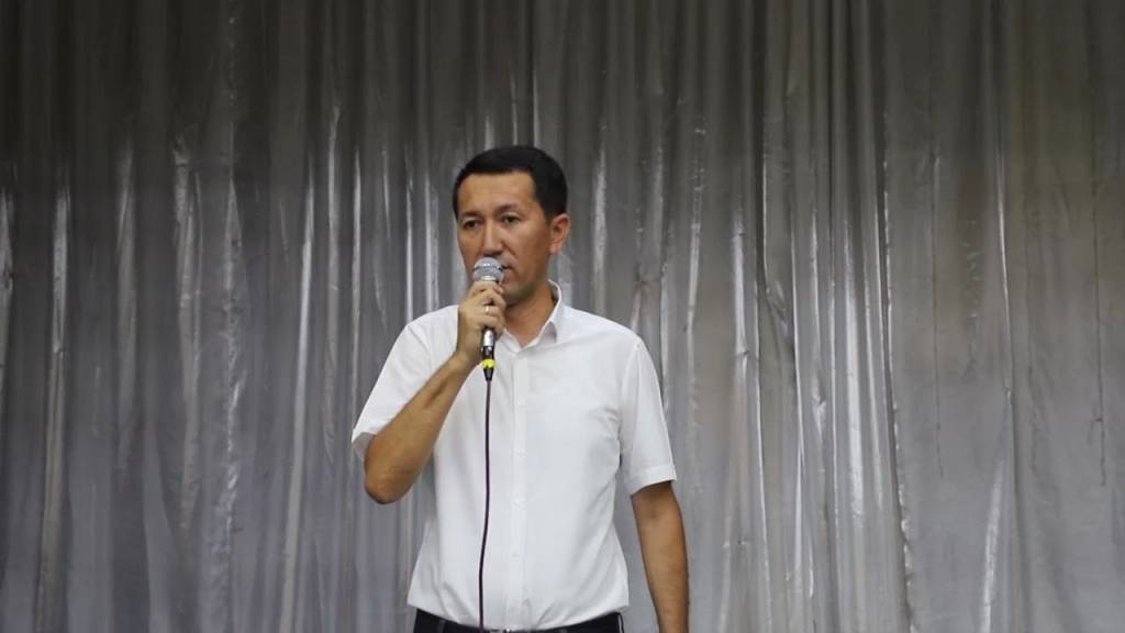 Google pornosi: kelin yotoqxonada tanga kiygan