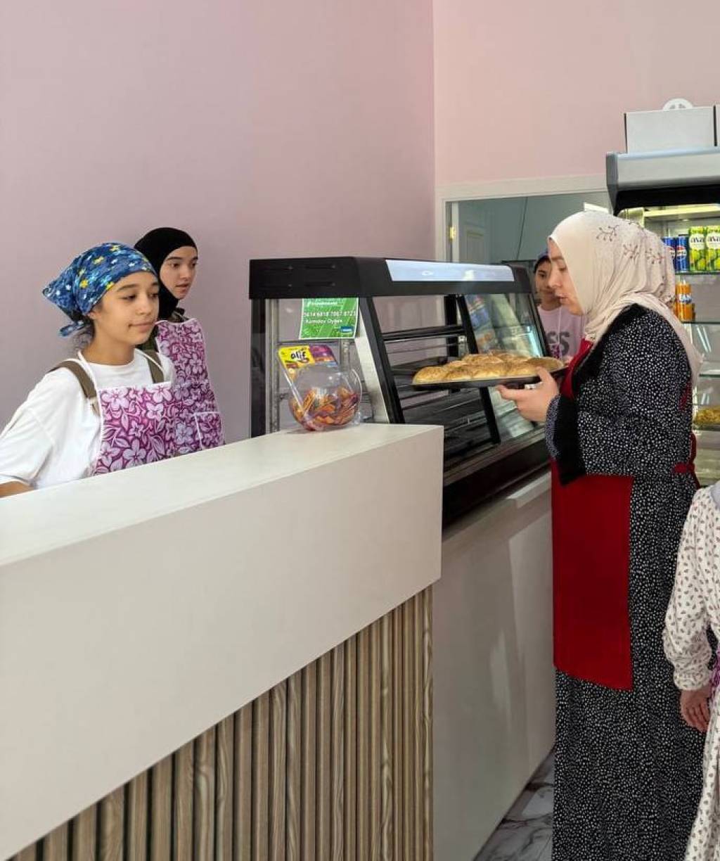 Kokraklari orasida mol bor yalangoch qiz