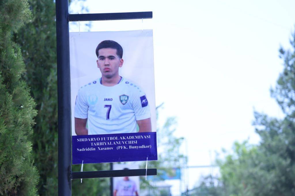 Ruslar etaklari ostida miltillagan holda tutdilar