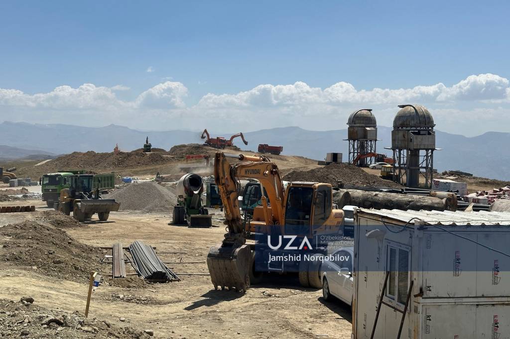 Roliklarda katta dildolar