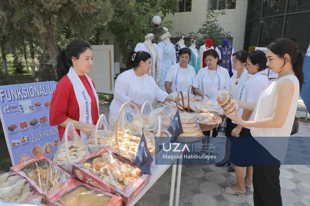 Eng katta mushukni tomosha qiling