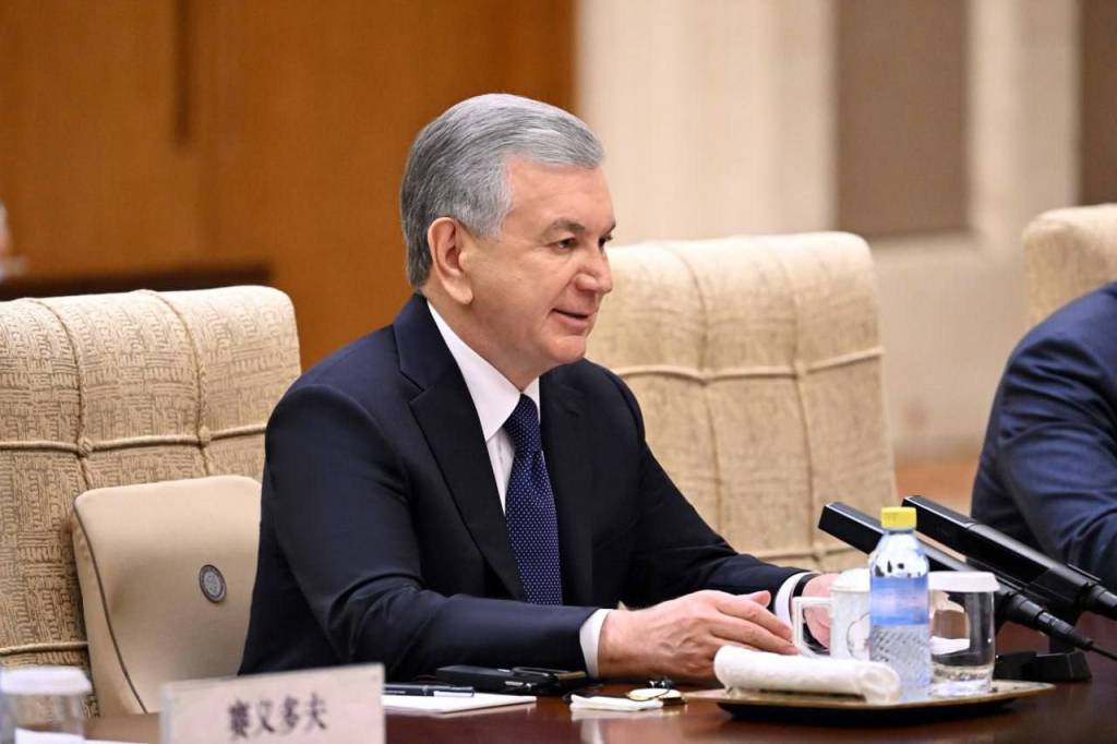 Қызы ананың порносын желіде жалайды Деректі порно видео