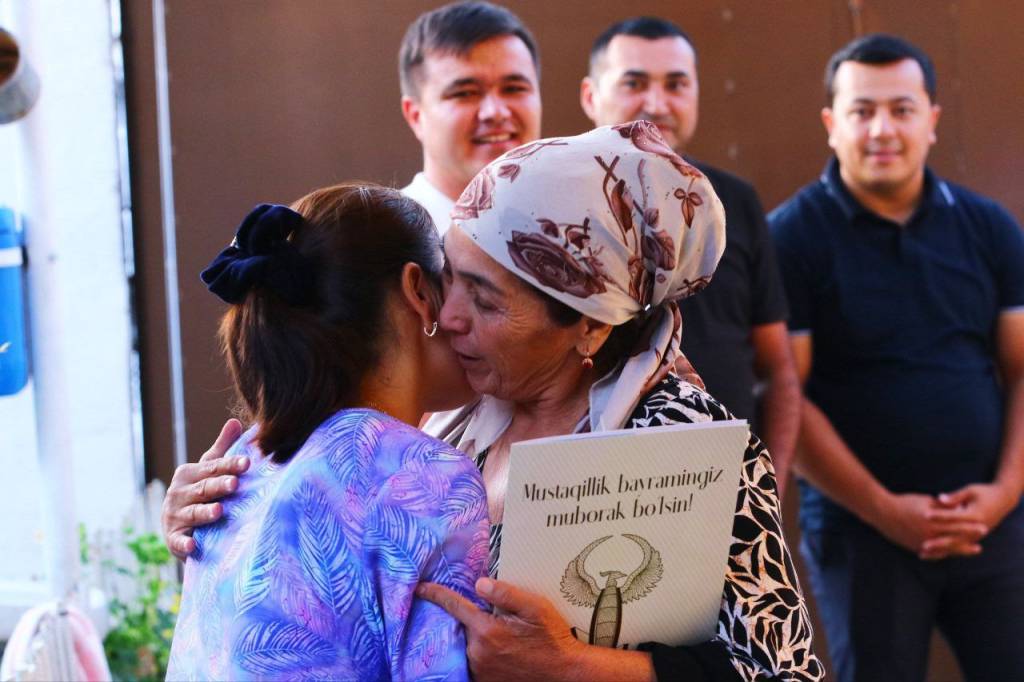 Mia Diamond qora yigit bilan porno