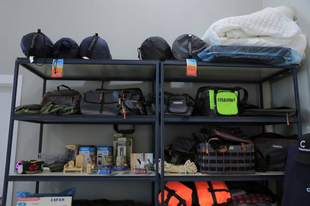 Porno ogli onasini qattiq sikadi