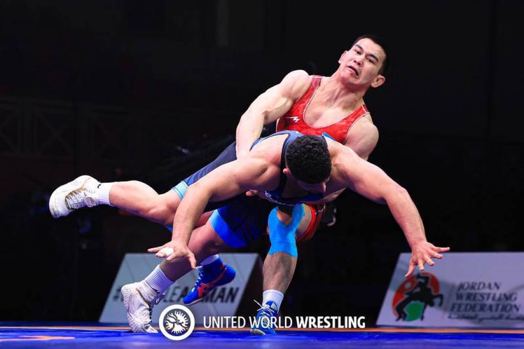 我们的古典式摔跤运动员开始参加世界锦标赛
