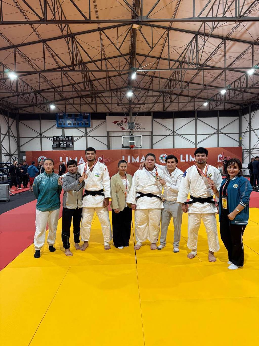 U sizga yonoqda berishni yaxshi koradi. Berkova bilan porno sexodrom