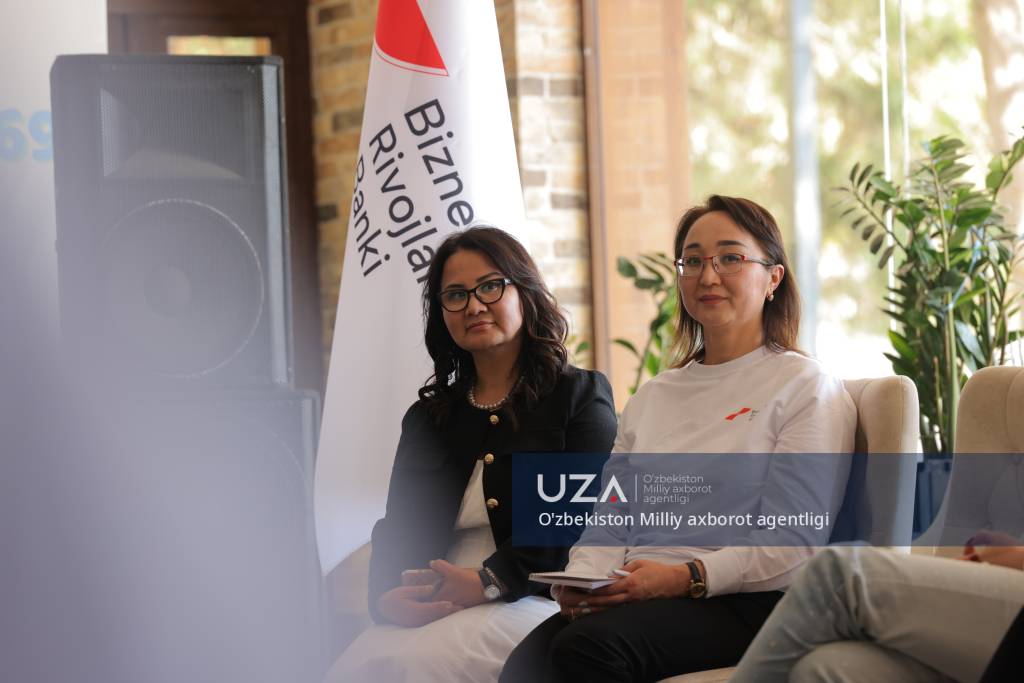 Erkaklar jinsiy olatni yuqoriga egilgan porno suratlar