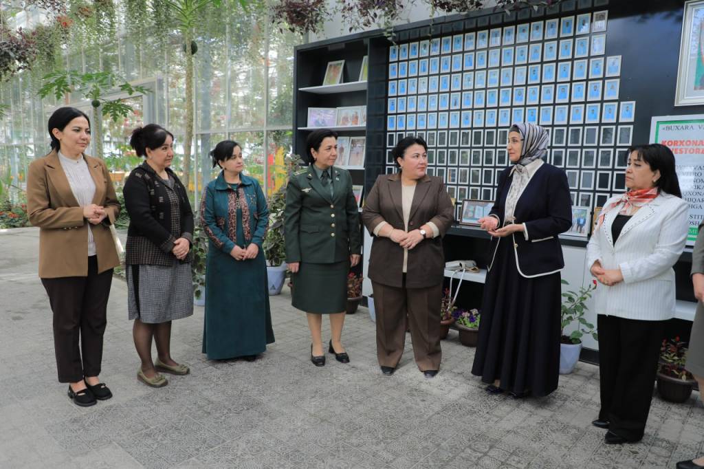 Yalangoch mast holda senzurasiz Pulsiz jinsiy aloqa uchun reklama