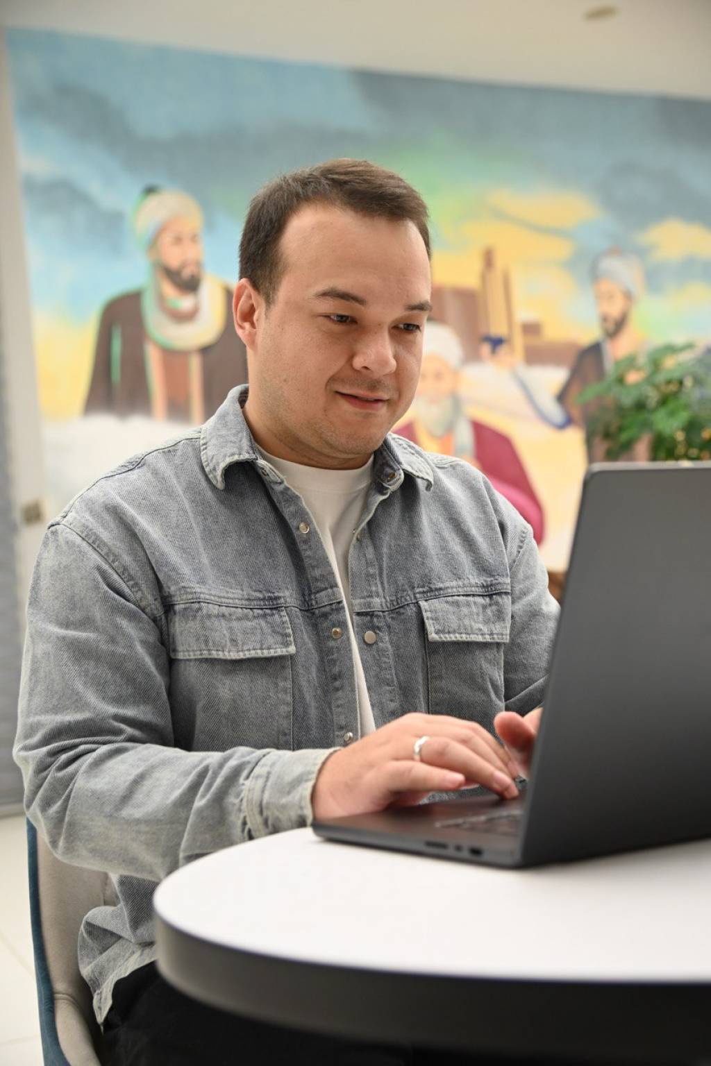 Oq taytlarda yosh blondalar porno jinsiy aloqa video Yuliya Samigullina jinsiy aloqa