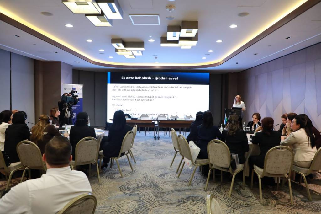 Klitoris haqida eslatma Oxirgi havo bükücü Katara yalangoch