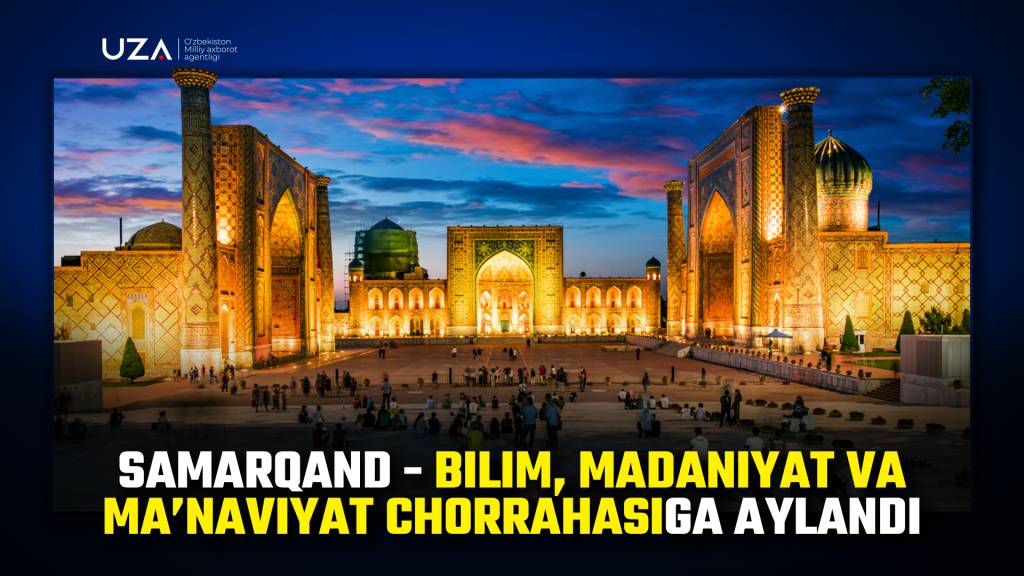 Kiyinish xonasidagi yalangoch yigitlar fotosurati Sims uchun sexy kiyim moda