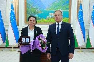 Саломатлик посбонлари меҳнати эътироф этилди