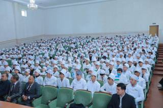 Бўлғуси шифокорлар қасамёд  қабул қилишди