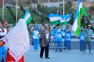 Байроқ эстафетаси Сурхондарёдан Қашқадарёга топширилди (+видео)