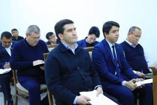 Лойиҳалар ижроси муҳокама қилинди