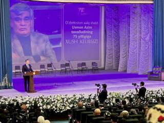 Сурхондарёда Ўзбекистон халқ шоири Усмон Азим шарафланмоқда