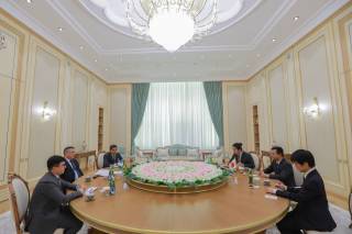 Спикер Япониянинг Ўзбекистондаги элчиси билан учрашди