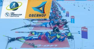 Биатлон: Томмазо Жакомель ва Эльвира Эберг спринта тенгсиз