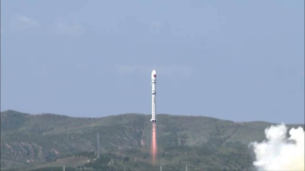 В Китае запустили четыре спутника