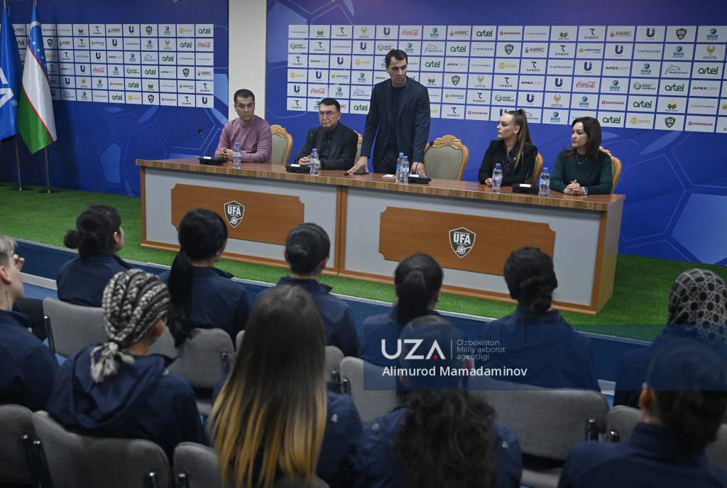 Qizlarimiz Avstraliya yashil maydonlarida to‘p suradi