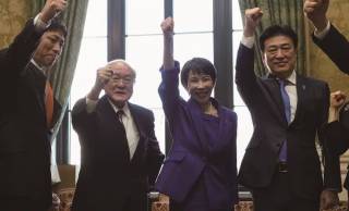 Японияда ҳукмрон партия тарихий ғалабага эришди