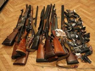 Қуролни ўз ихтиёри билан топширганларга пул мукофоти берилмоқда