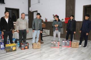 Учрашувда ёшларга замонавий иш қуроллари топширилди