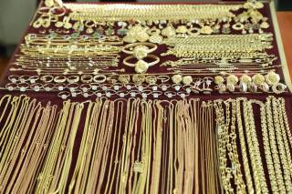 Тошкент аэропортида қиймати қарийб 2,3 миллиард сўмлик заргарлик буюмлари тўхтатиб қолинди