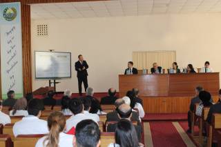 Боғдорчилик ва узумчилик соҳасидаги ишлар таҳлил қилинди