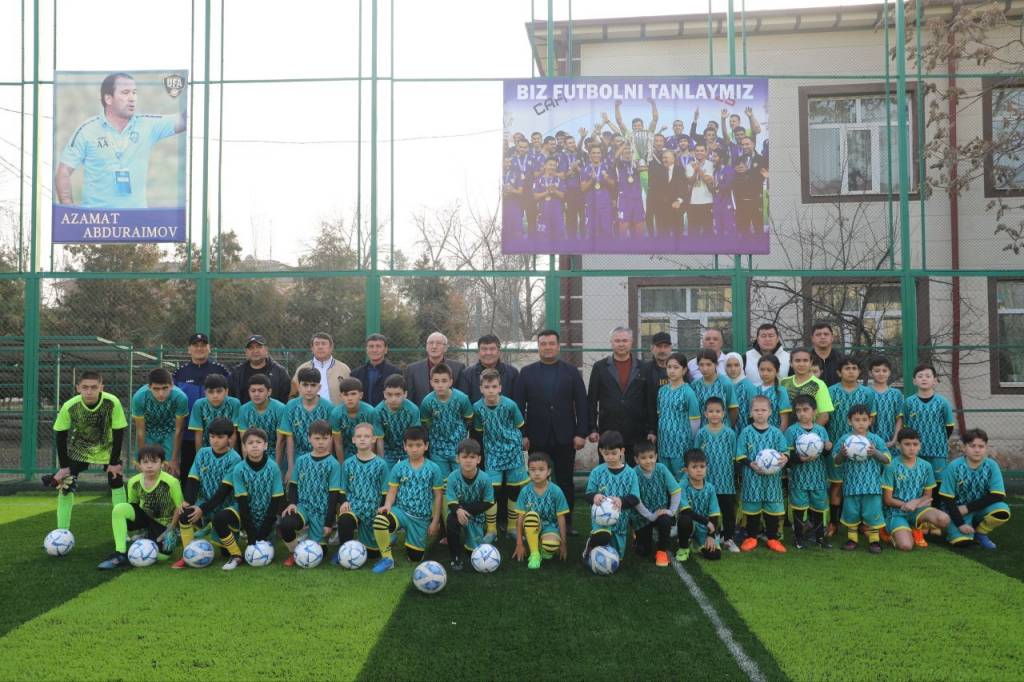 Ёшлар учун янги футбол майдончаси