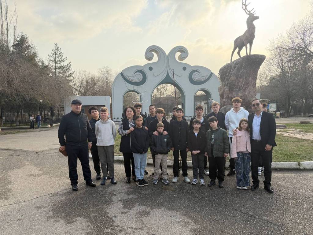 Talabalar Mehribonlik uyi tarbiyalanuvchilari bilan birga Toshkent hayvonot bog‘iga sayohat qildi