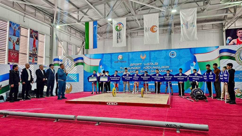 Uch davlatning yosh og‘ir atletikachilari Chirchiqda kuch sinashmoqda