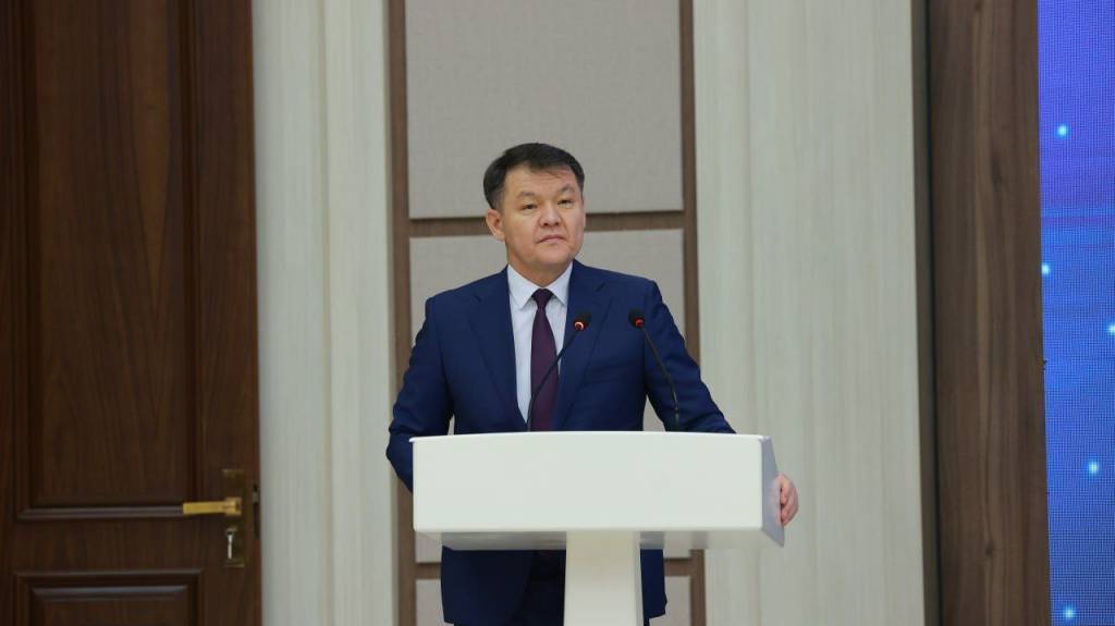 Председатель Жокаргы Кенеса встретился с депутатами