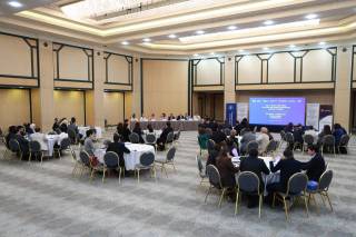 تحسين المناهج التعليمية الوطنية على أساس المعايير الدولية