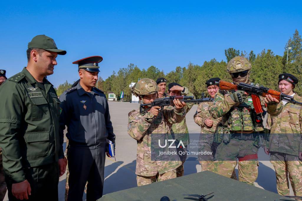 Ҳарбий қисмда бир кун (+видео)